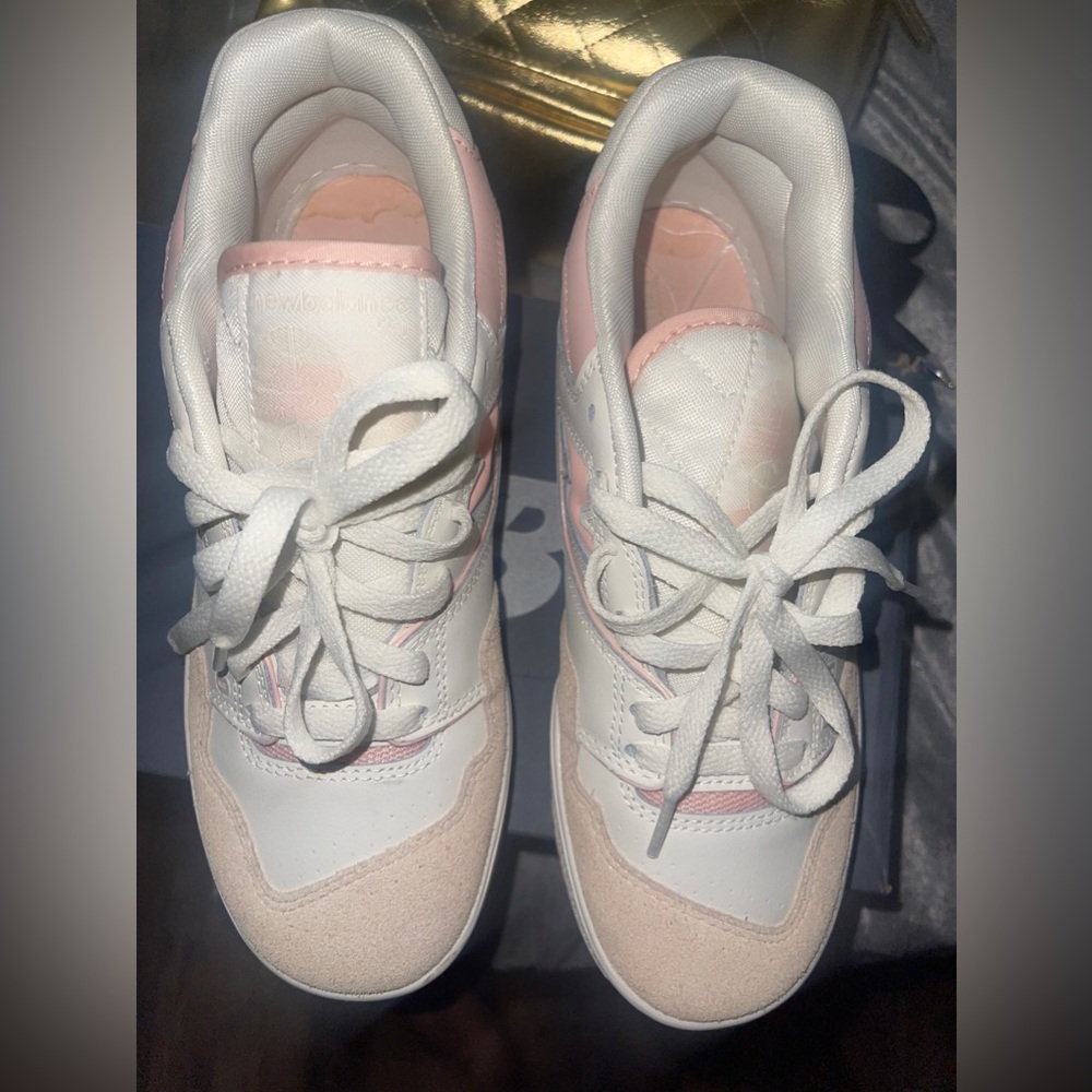New balance 550 worn once. Great condition. Size 7.5 women's